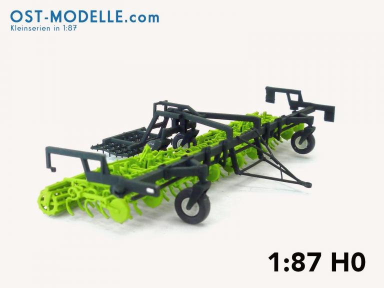 Koppelwagen T890 A01 Bodenbearbeitung 2 Feingrubber B231 mit Stabkrümmlern Arbeitsstellung gruen neu